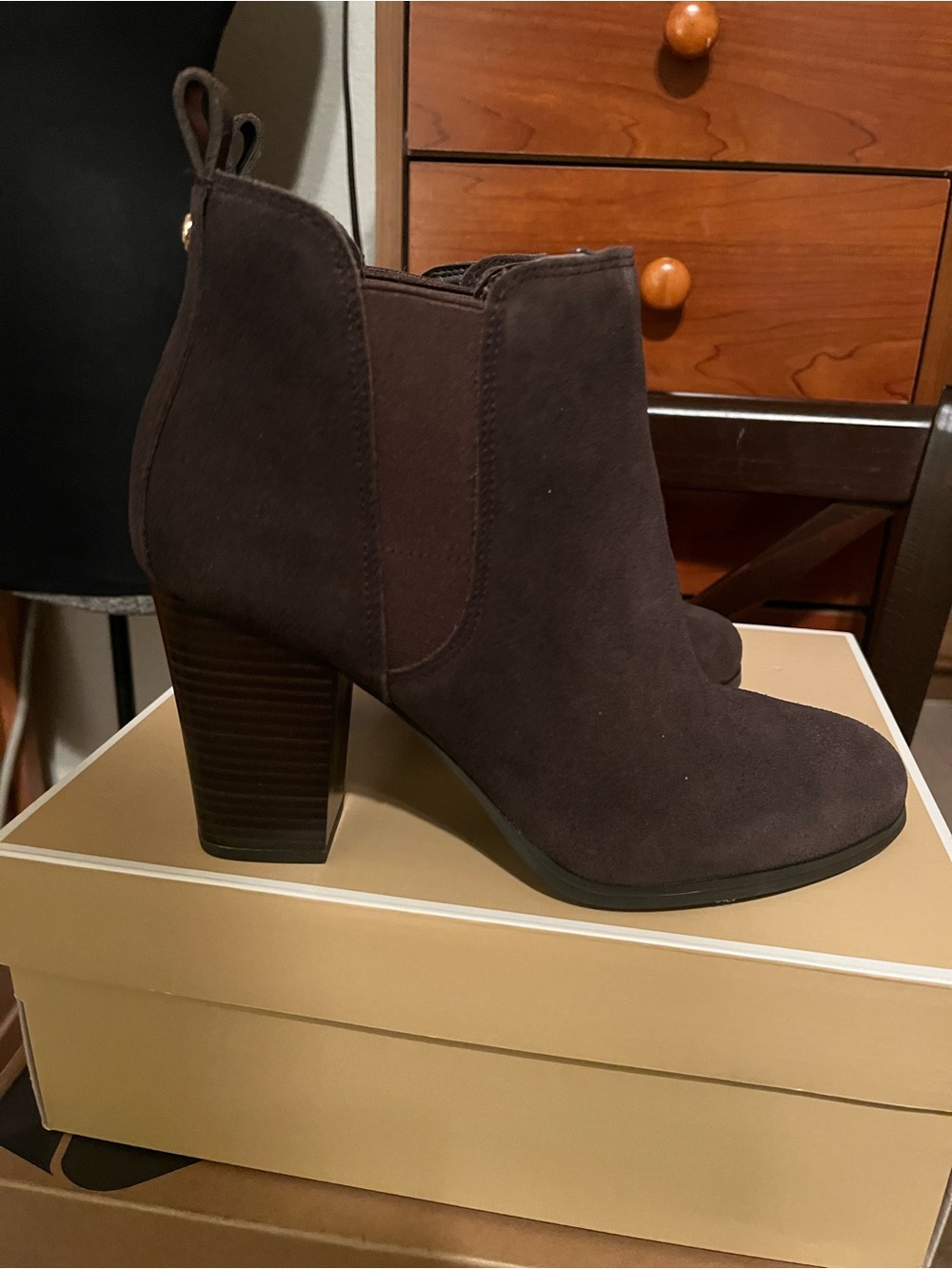 Michael Kors Evaline Suede Bootie in Chocolate New in Box - Picture 6 of 7